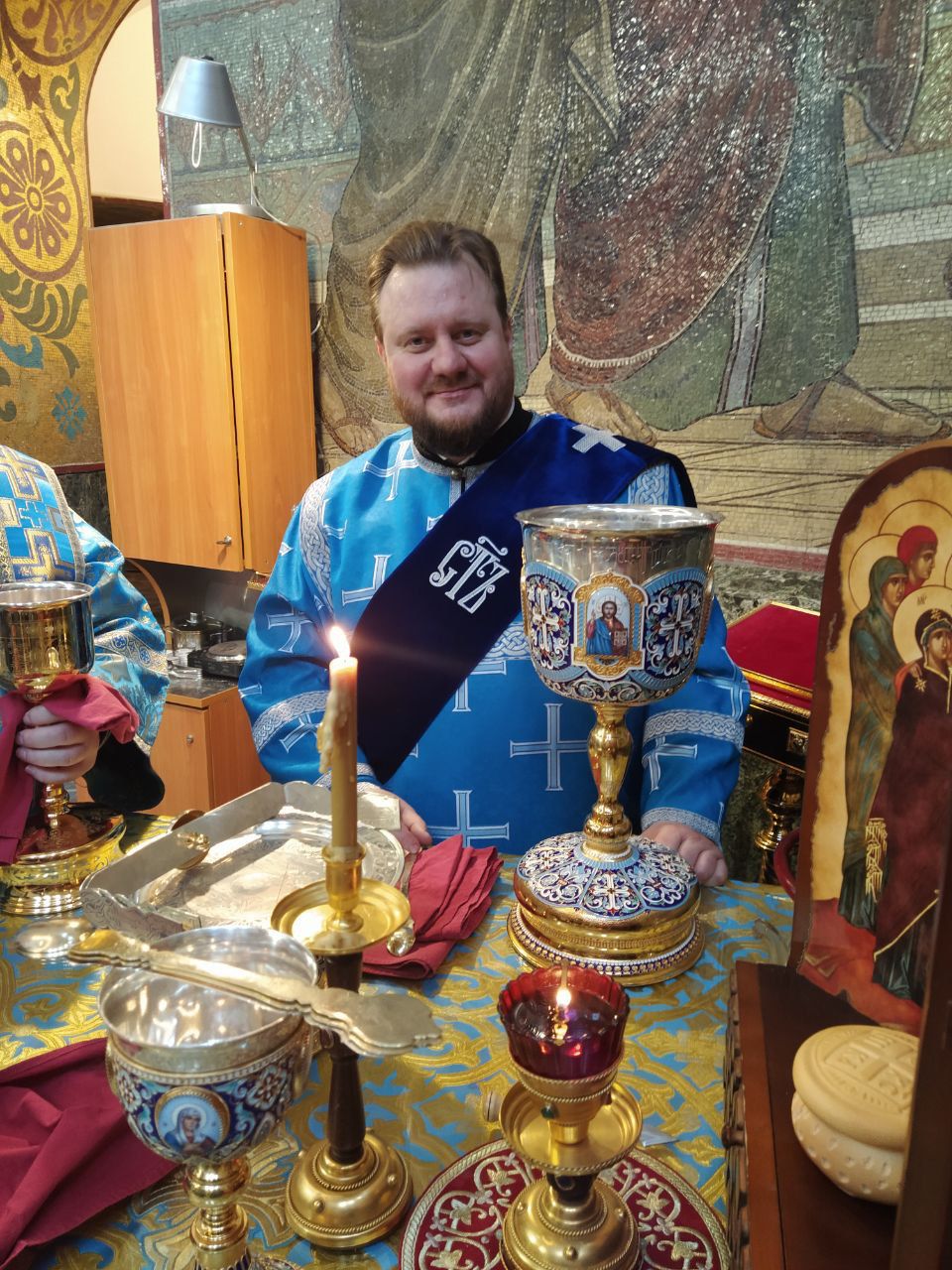 Molodezhnaya Bozhestvennaya liturgiya